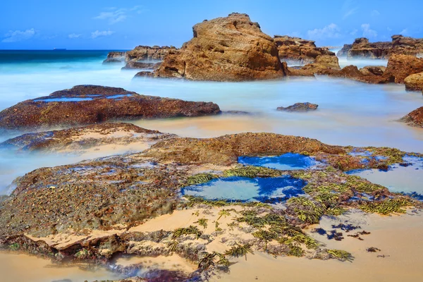 Long exposure rocks and rock pools at low tide — Stock Photo, Image