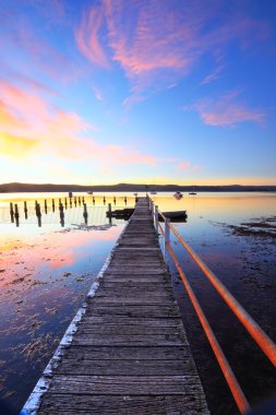 Yaz gün batımı iskelesi ve havuzu Yattalunga Avustralya