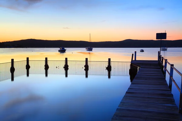 Blau bayou Sonnenuntergang mit Pool-Reflexionen yattalunga — Stockfoto