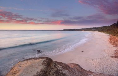 Nelson Sahili, Jervis Körfezi, NSW Avustralya 'nın güneyine bakan gündoğumu renkleri