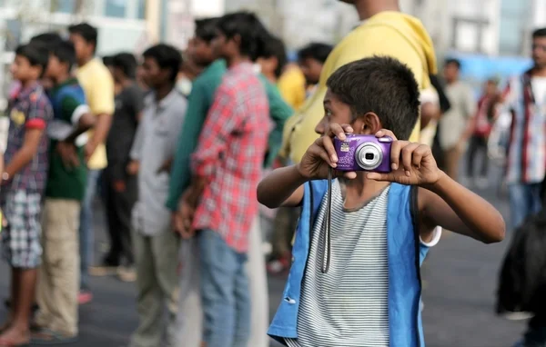 Mohan,10,Hyderabad pose with digital camera on raahgiri day — Stock Photo, Image