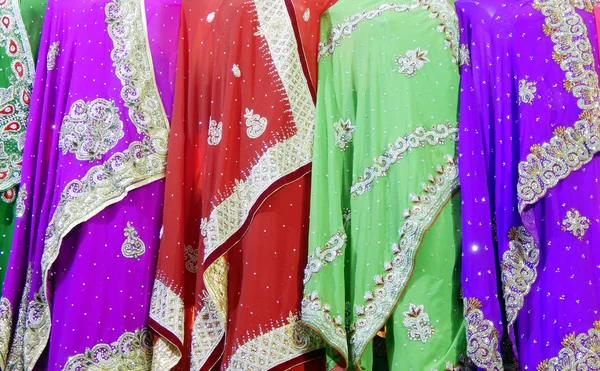 Manichini vestiti con l'ultimo abito di moda indiano per le donne saree — Foto Stock