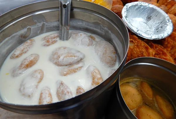 Closeup Indian Street Food Chaat Dahi Wada Chutney — Stock Photo, Image