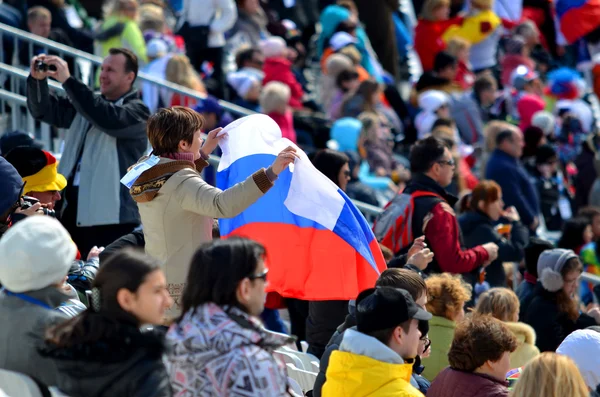 Αθλητισμός διασκέδαση γυναίκα με εθνική σημαία της Ρωσίας — Φωτογραφία Αρχείου