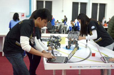 Soçi, Rusya - 21 Kasım 2014: Filipinler takımı Soçi'deki robot Olimpiyatı'nda .