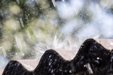 arka plan olarak yağmur damlaları