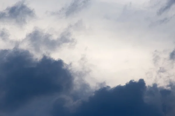 Awan di langit sebagai latar belakang — Stok Foto