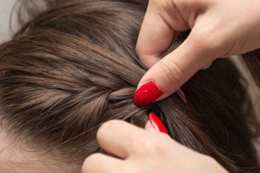 örgülü pigtails içinde Güzellik Salonu