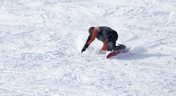 Snowboarder viel in de sneeuw — Stockfoto
