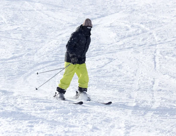 Snowboarder cayó en la nieve — Foto de Stock