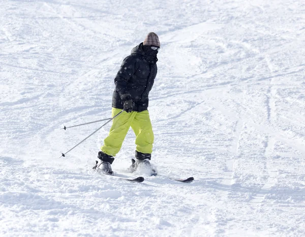 Snowboarder caiu na neve — Fotografia de Stock