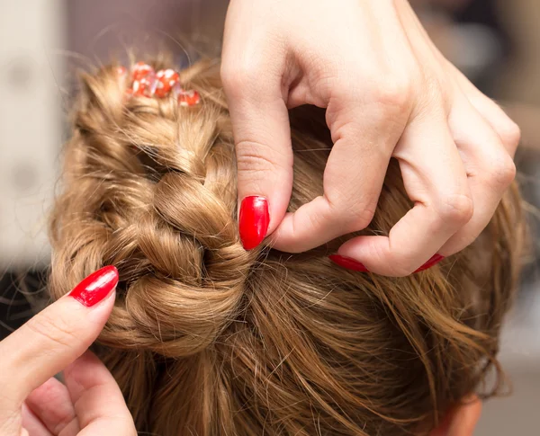 Örgülü pigtails içinde Güzellik Salonu — Stok fotoğraf