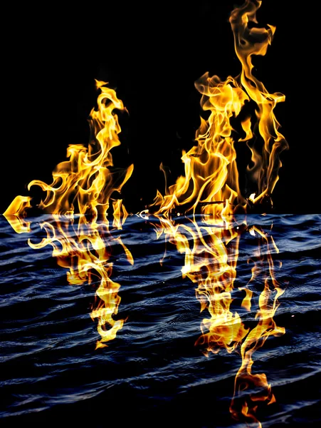 Flame fire with reflection in water — Stock Photo, Image