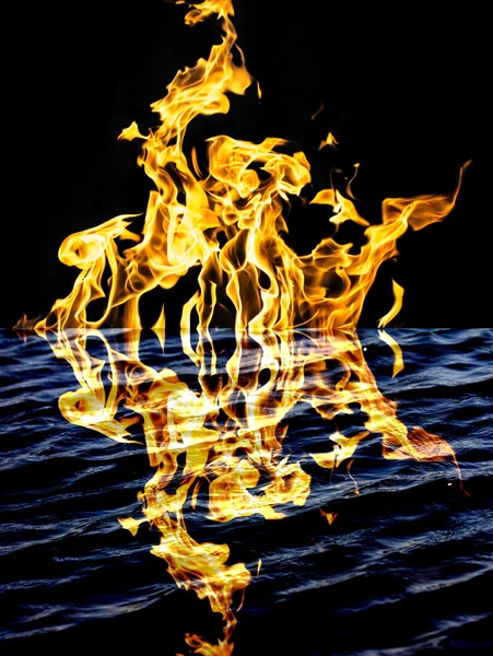 Flame fire with reflection in water — Stock Photo, Image