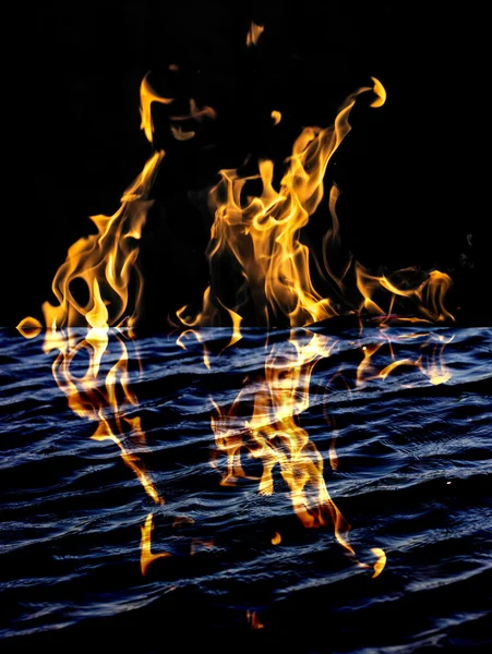 Flame fire with reflection in water — Stock Photo, Image