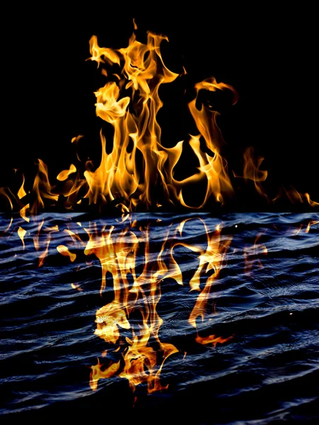 Flame fire with reflection in water — Stock Photo, Image