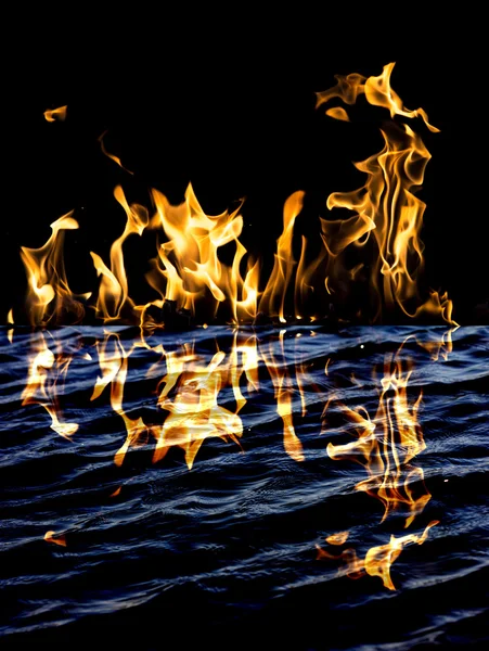 Flame fire with reflection in water — Stock Photo, Image