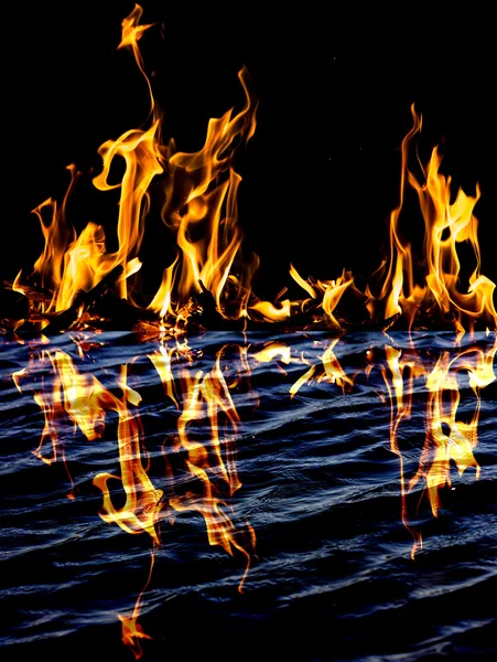 Flame fire with reflection in water — Stock Photo, Image