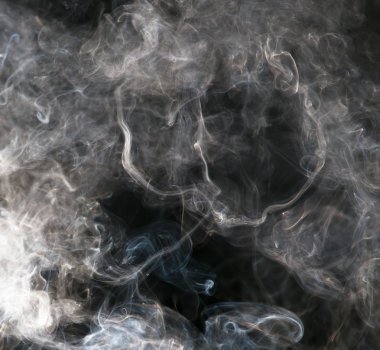 dumanı siyah arkaplanda