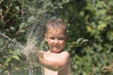 bir hortum su oyuncak çocuk