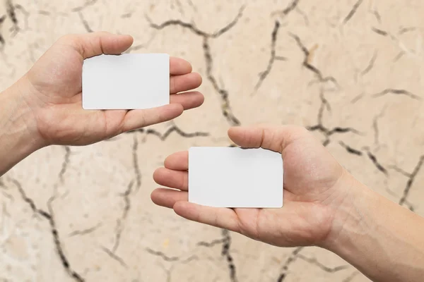 Λευκή κάρτα στο χέρι — Φωτογραφία Αρχείου