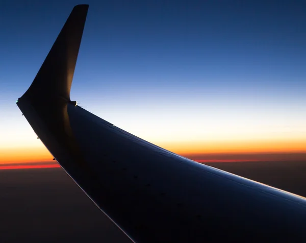 Flügelflugzeug bei Sonnenuntergang — Stockfoto