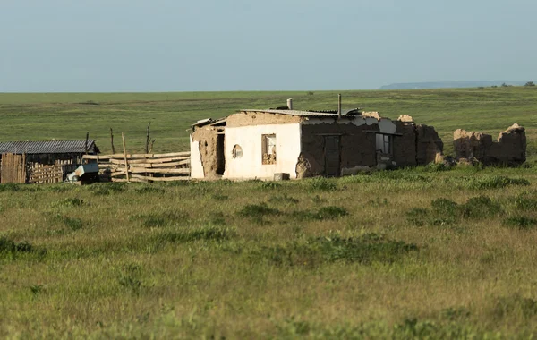 House in the steppes of Kazakhstan — Stock Photo, Image