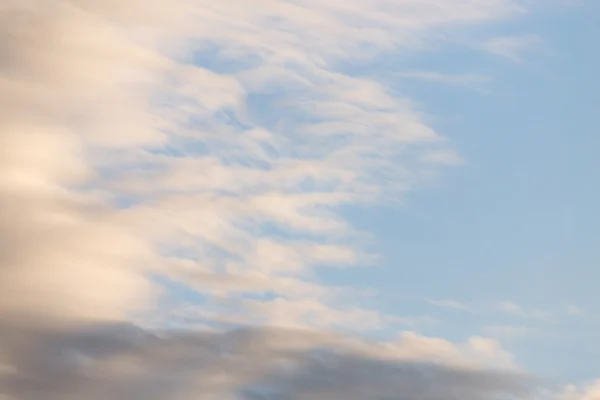 Wolken am blauen Himmel — Stockfoto