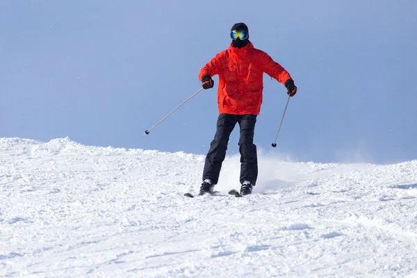 Skiër in hoge bergen — Stockfoto