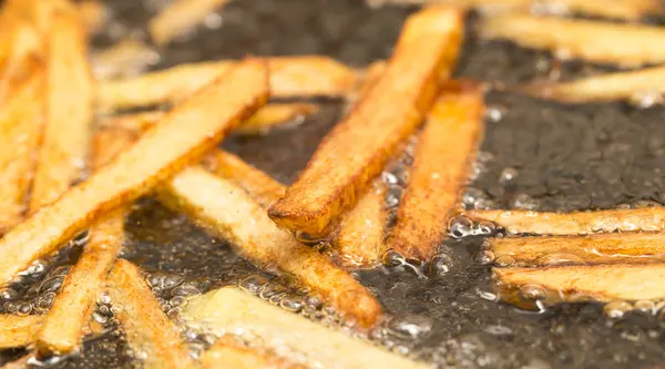 French fries fried in a pan — Stock Photo, Image