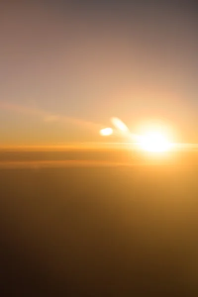 Blick auf den Sonnenuntergang vom Flugplan — Stockfoto