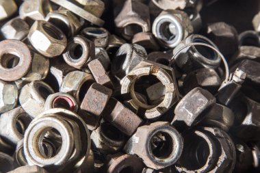 alevler siyah arkaplanda