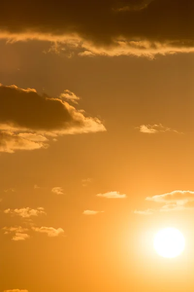 Beautiful sky with clouds at suns — Stock Photo, Image