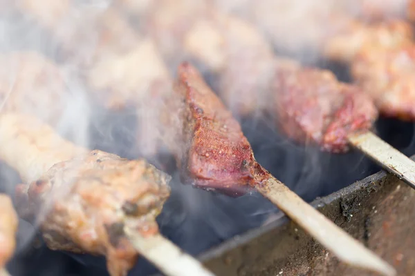 Barbacoa en la parrilla —  Fotos de Stock