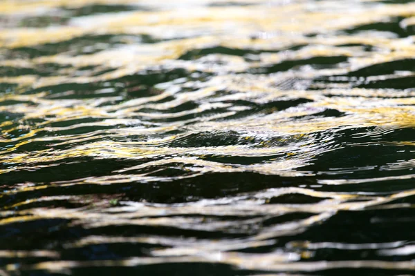 Abstract gekleurde oppervlak van het water — Stockfoto