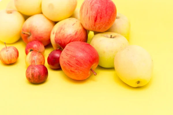 Manzanas maduras deliciosas —  Fotos de Stock