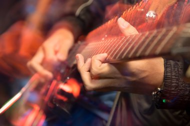 konserde müzik aleti
