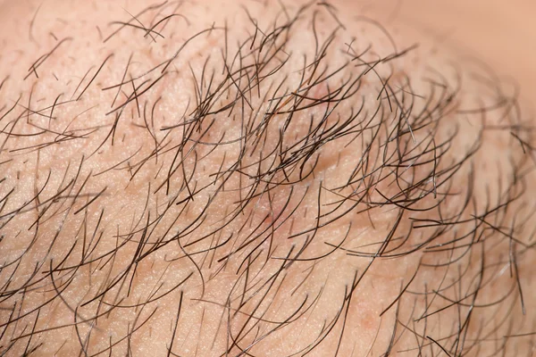 Un homme dans un salon de beauté — Photo