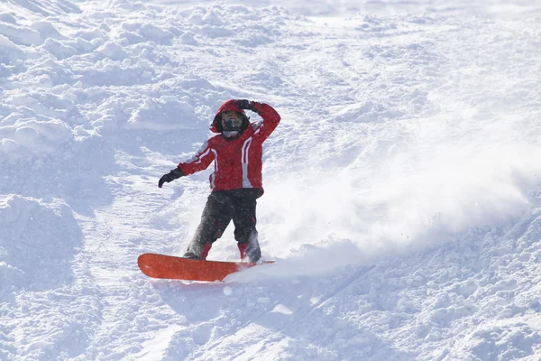 Mensen skiën in de sneeuw — Stockfoto