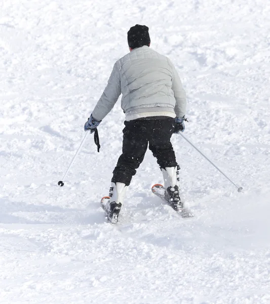 Les skieurs dans la neige — Photo
