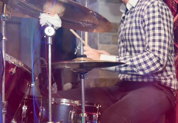 Playing the drum set — Stock Photo, Image