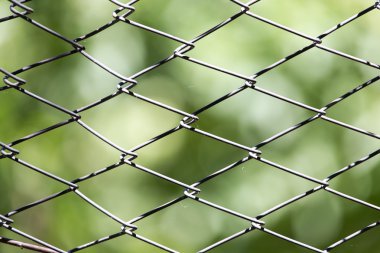 Paslı metal ızgara çit makro ve doğa arka planı