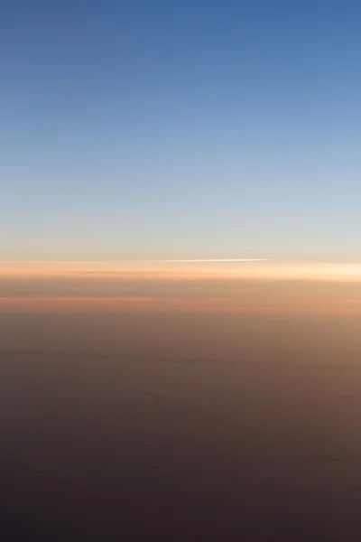 Вид на захід сонця з літака — стокове фото