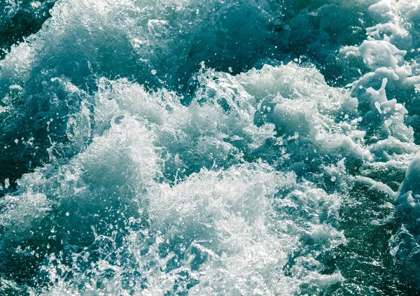 Agua áspera en el lago como telón de fondo —  Fotos de Stock