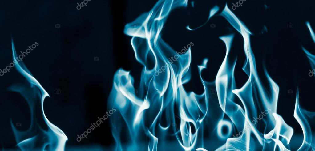 黒い背景に青い炎火 ストック写真 C Schankz 黒い背景に青い炎火 ストック写真 C Schankz