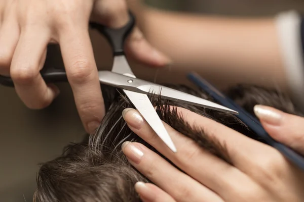 Men's hair cutting scissors in a beauty salon — Stock Photo, Image