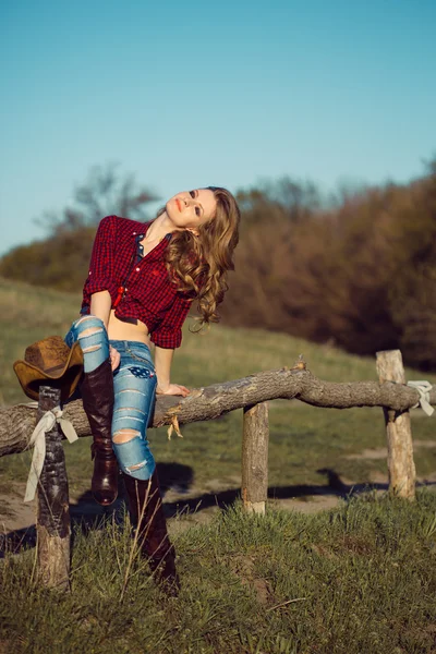 Meisje met cowboy hoed — Stockfoto