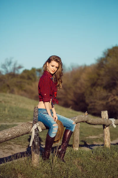 Ragazza con cappello da cowboy — Foto Stock