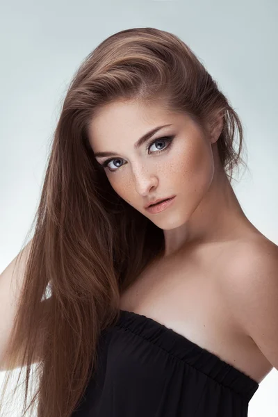 genç güzel kız portresi. moda fotoğraf