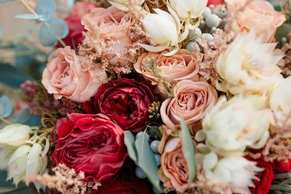 Beautiful colorful wedding bouquet — Stock Photo, Image